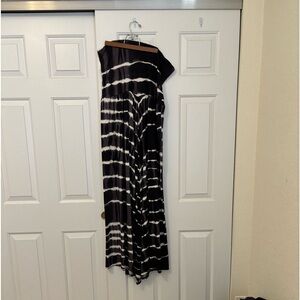 Sleeveless dress, good as a dress or over bathing suit